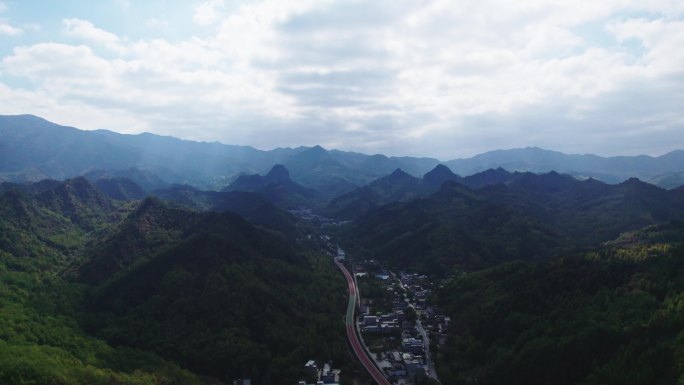 甘肃 航拍 麦积山 高速公路 麦积山石窟