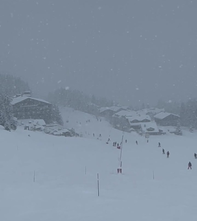 滑雪胜地冬天下大雪