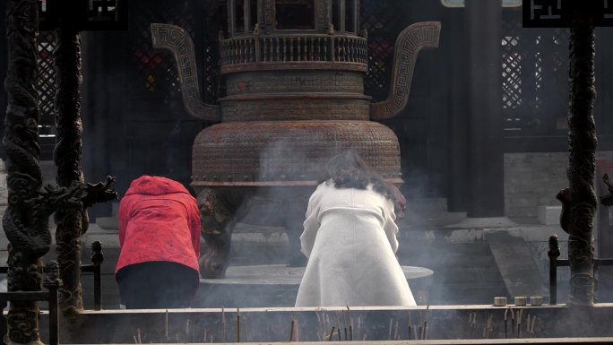 寺庙和尚僧人祈福许愿烧香香客