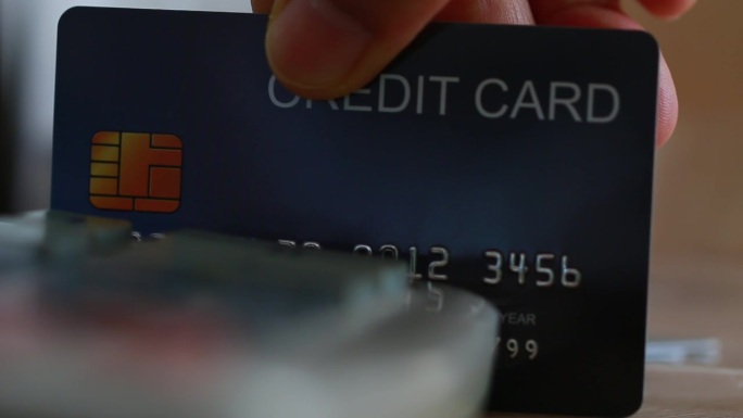 金融信用卡支付理念:刷卡通过PIN码终端机进行支付交易，在百货商店购物、销售产品服务。客户或所有权的