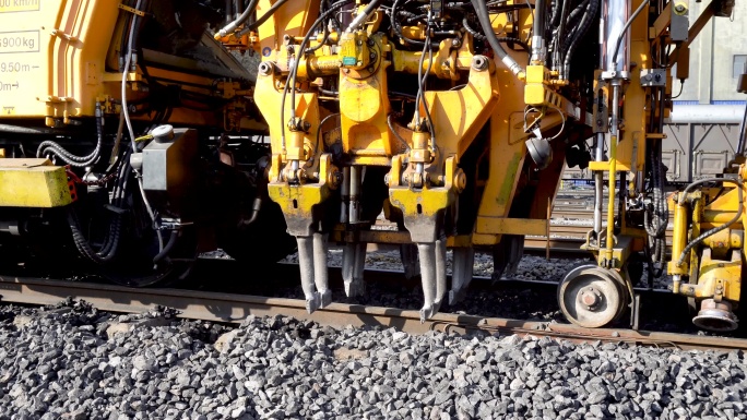 铁路道砟捣固车铁路养护维修