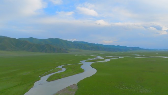 湖泊绵延巴音布鲁克