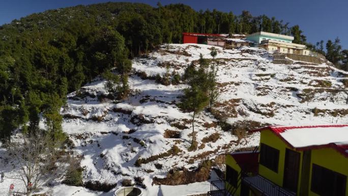 穆索里的降雪:冬天在印度北阿坎德邦女王山的第一张毯子