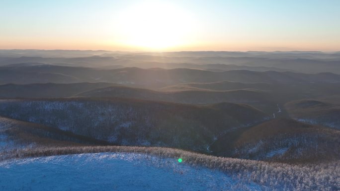 大兴安岭冬季黎明雪色山林