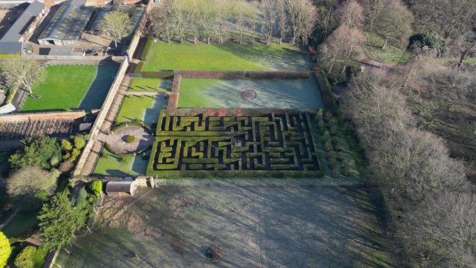 2024年2月，英国南约克郡罗瑟勒姆温特沃斯伍德豪斯千年迷宫的4K航拍画面