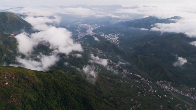 4K 风车山风力发电、绿色清洁能源云海