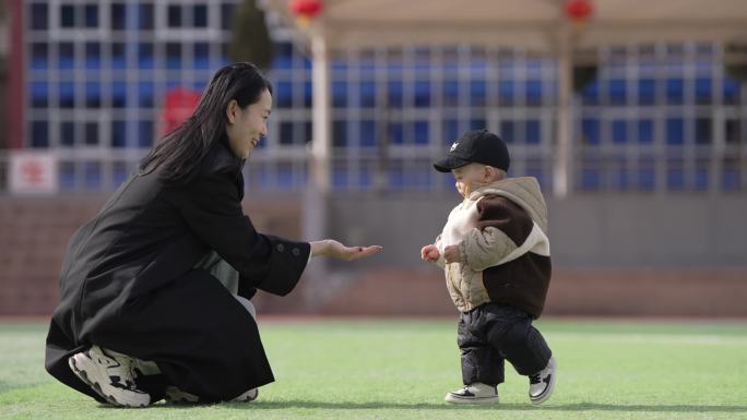 小孩学走路