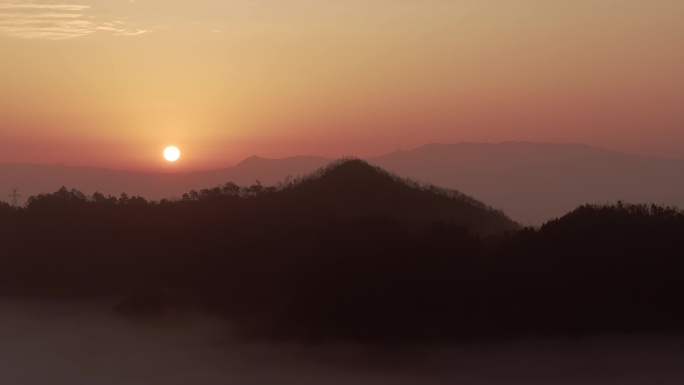 山巅日出朝霞