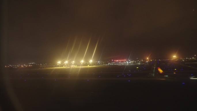 海口美兰机场起飞雨中浦东机场降落