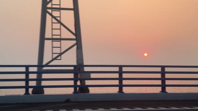 跨海大桥 粉色落日 移动镜头 快速移动