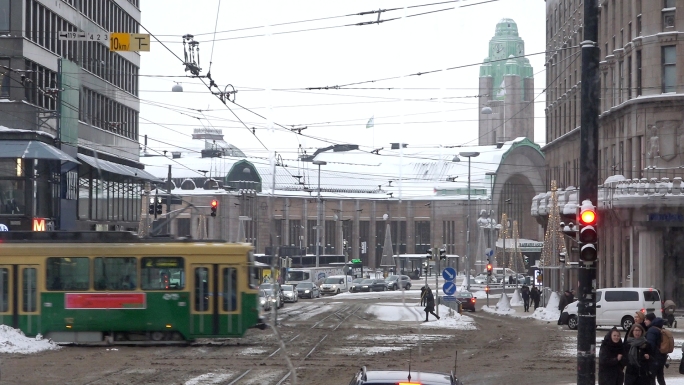 欧洲城市街景轨道交通公交有轨电车芬兰风光