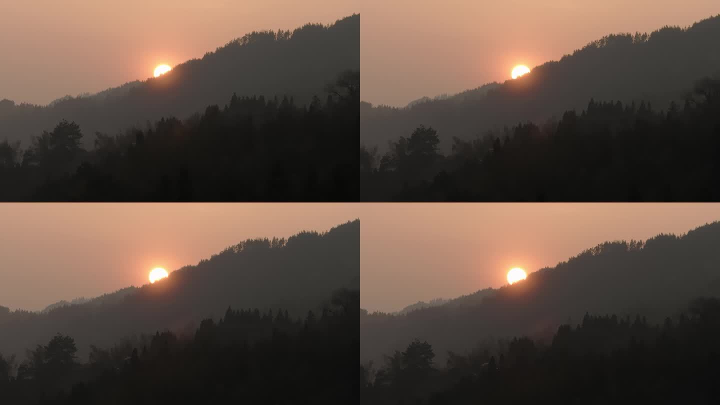 大山里的日出日落