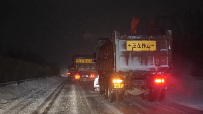 特大暴雪机械除雪