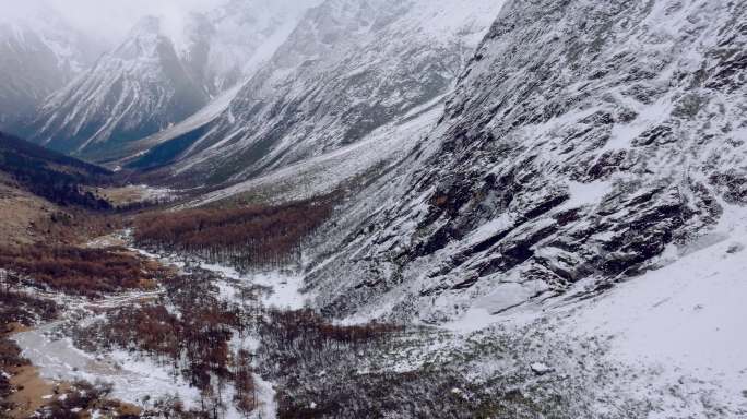 雪山山谷毕棚沟景区航拍