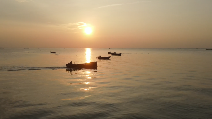 海上渔船日出夕阳光影