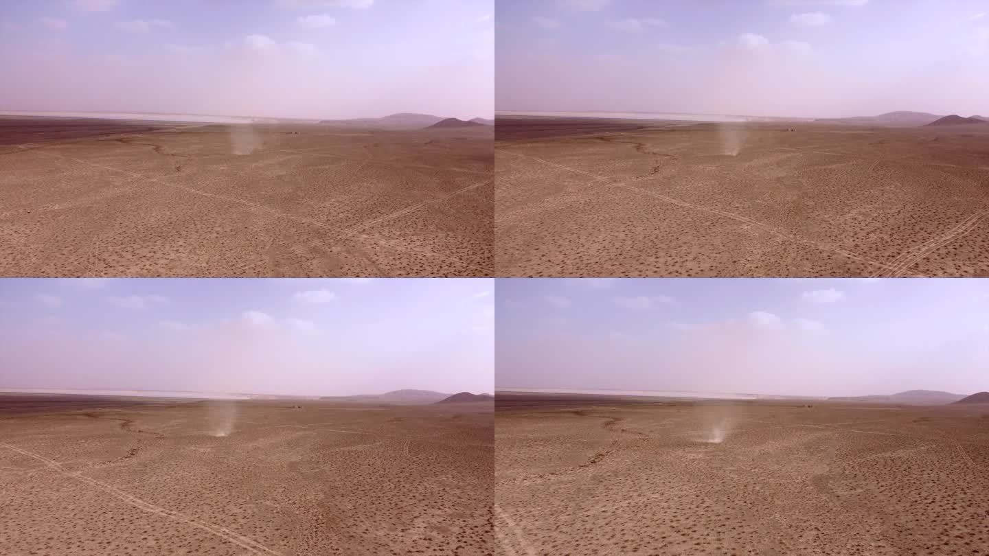 新疆航拍沙漠小龙卷风