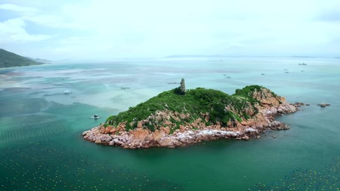 4K航拍汕头南澳岛海岛上古老石塔