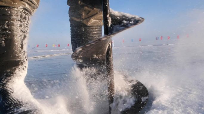 冬季捕鱼 冰上钻眼 升格慢镜头