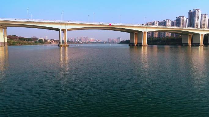 邕江贴水飞行穿越清川大桥