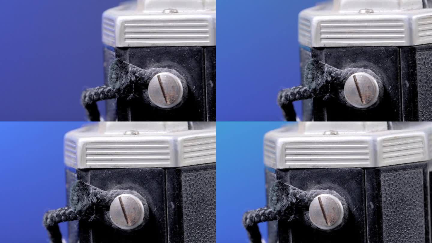 柯达布朗尼反射同步模型古董相机与近距离视频在侧面平移从右到左。