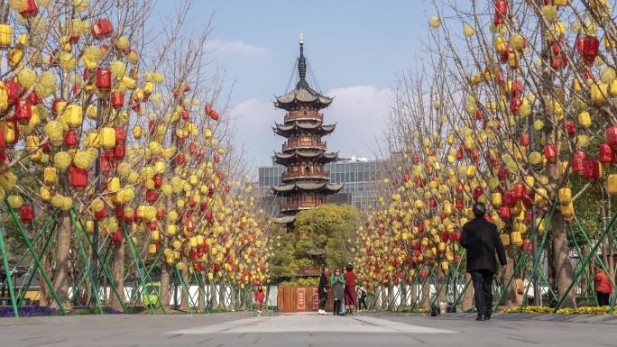 上海徐汇区龙华寺龙华塔人流延时摄影