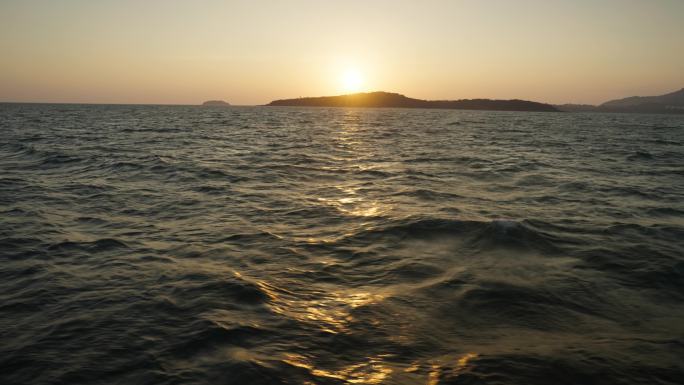 海上海面海浪夕阳高速慢动作