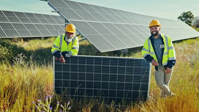 工程，男人或微笑与太阳能电池板户外可再生能源，维护和电网。光伏，人们或团队合作，幸福在草地上为大自然