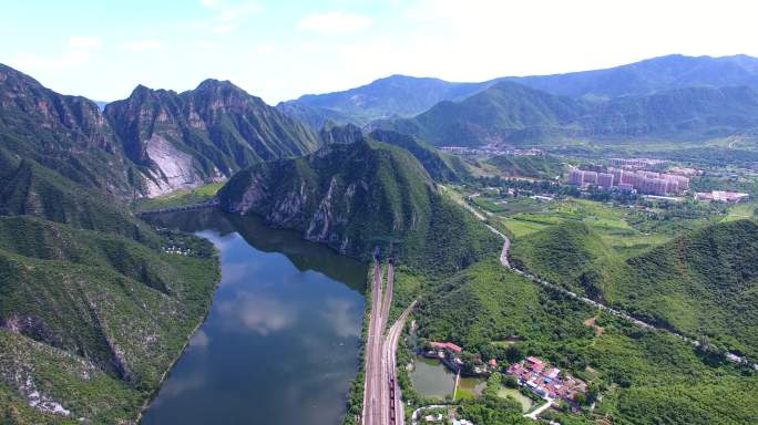 高清航拍洪水前北京门头沟落坡岭春季风光