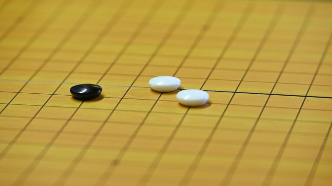 棋盘两人游戏下围棋对弈特写