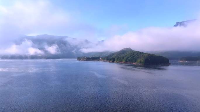 瓦屋山雅女湖风景