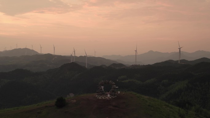 湖南郴州仰天湖大草原风景区航拍日落风景