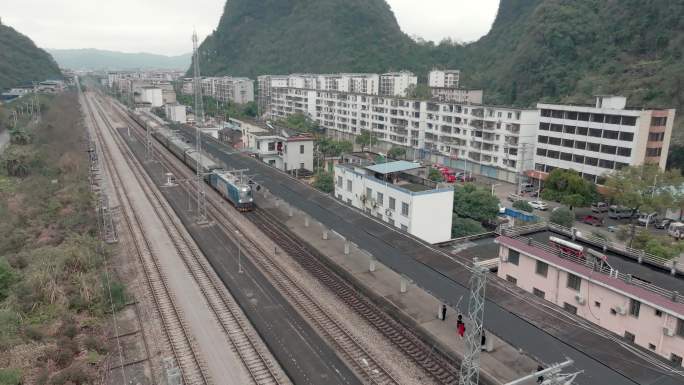 桂林柳州火车进站