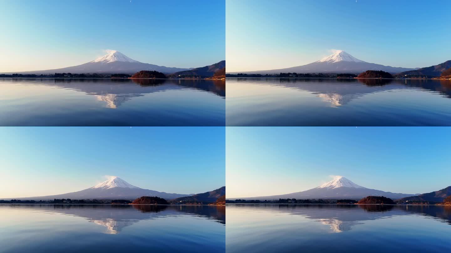 富士山湖上的倒影。
