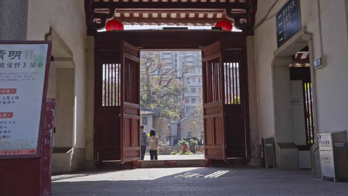 4K实拍，初春广州光孝寺的侧门一角。