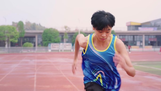【4K 50P】 学生运动场上奔跑比赛