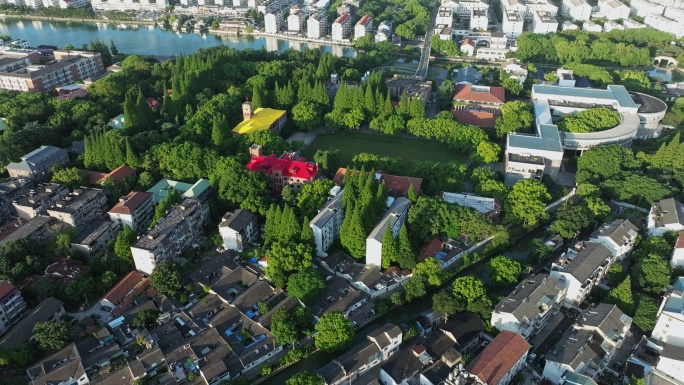 苏州大学夏天钟楼航拍后拉至苏州全景