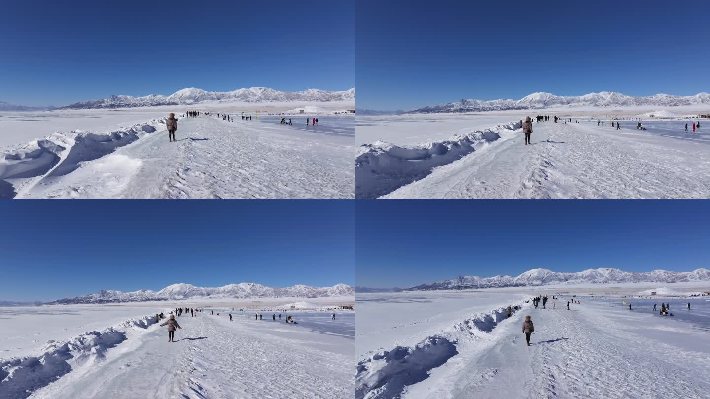 女孩在新疆赛里木湖白雪覆盖的湖面上行走