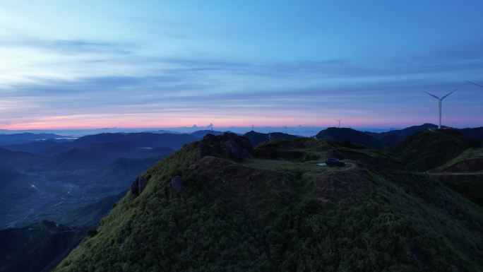 4K日出云海风电场航拍大山森林