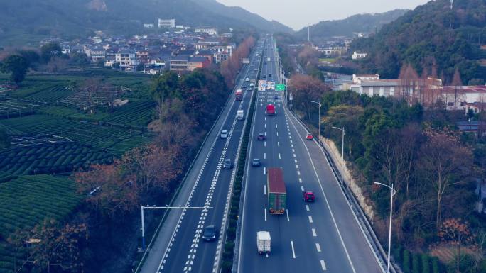 航拍高速公路前移大景