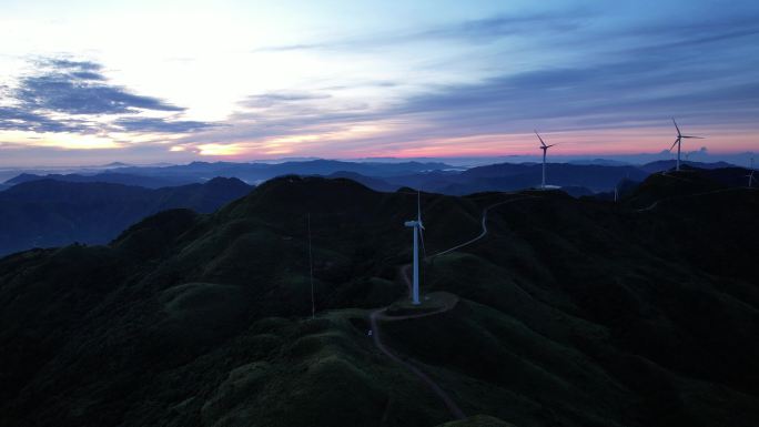 4K日出云海风电场航拍大山森林