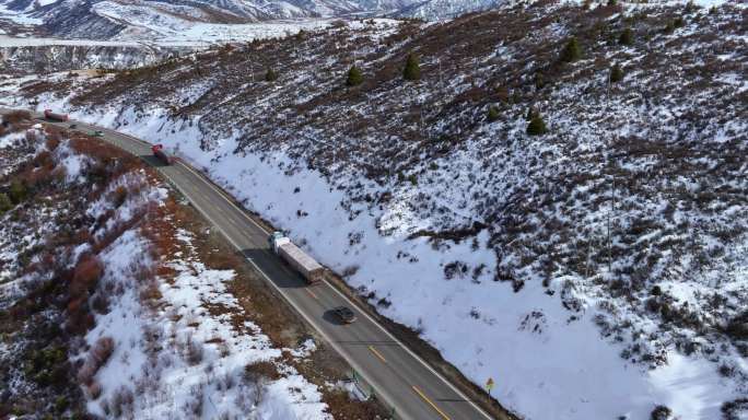 5k高原雪山货运快递运输航拍雪地货运车辆