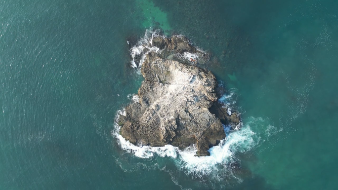 小岛大海年轻人沙滩车夕阳旅行