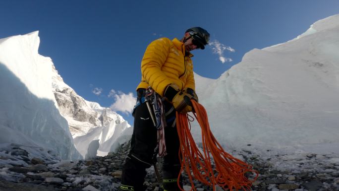 登山者盘绳