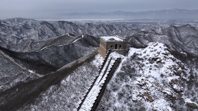 航拍雪后河北怀来陈家堡长城