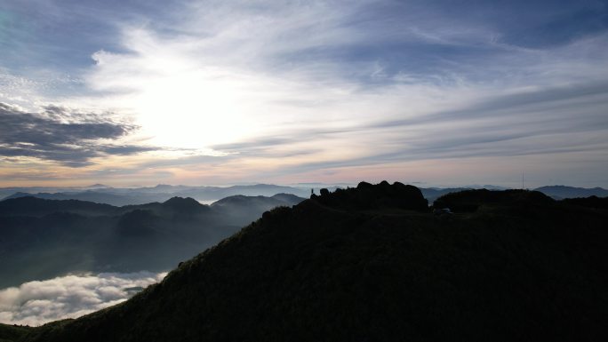 4K日出云海风电场航拍大山森林