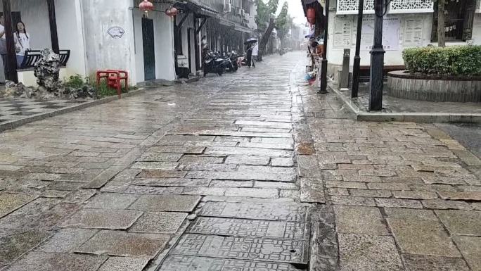 苏州山塘街雨景