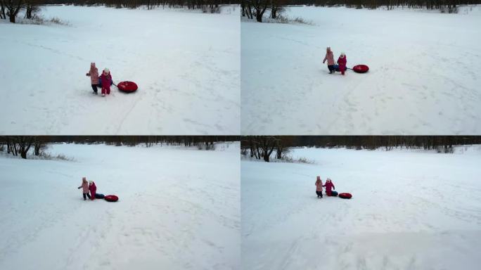 三胞胎小姐妹在冬天拿着充气芝士蛋糕爬雪山