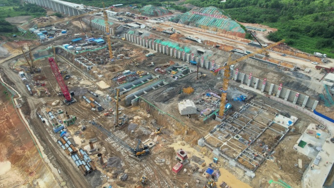 正在建设中的广汕高铁惠州南站