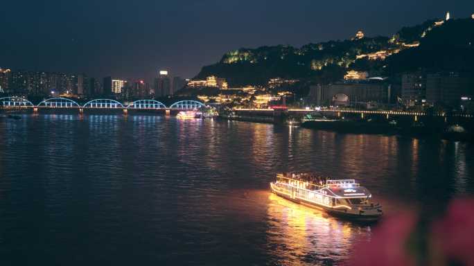 兰州中山桥黄河游船夜景