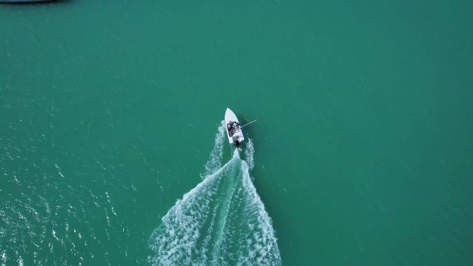 乘风破浪扬帆起航，大海游艇